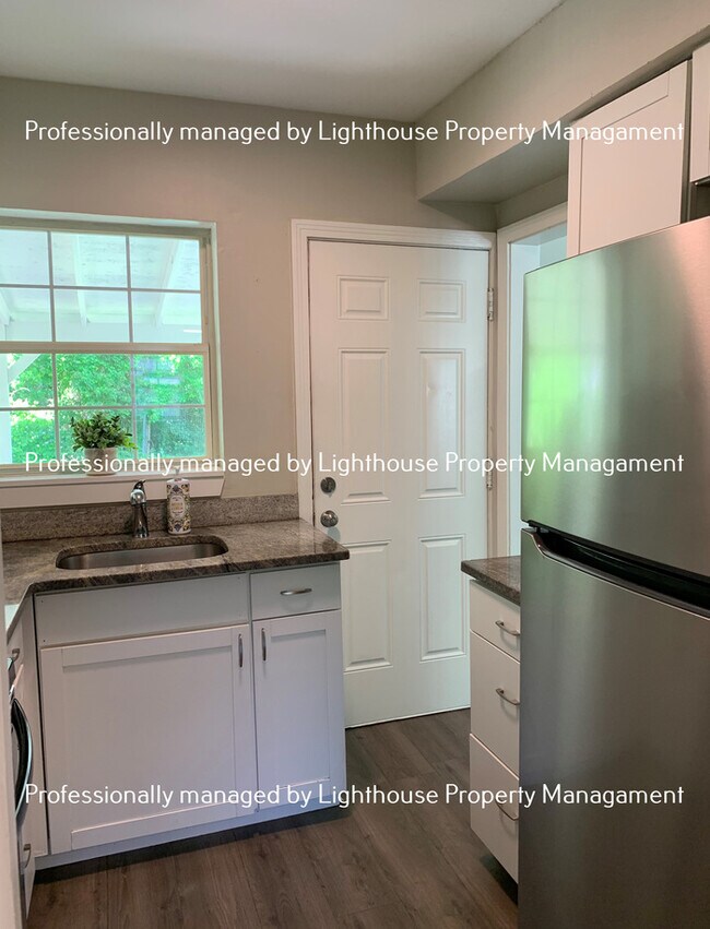 Building Photo - Bright 3 Bedroom Home With Open Layout And Storage Space