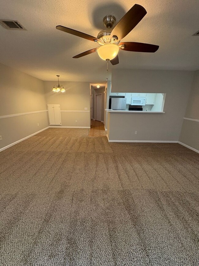 Building Photo - Dunwoody Townhomes!  NEW CARPET!!  PAINT!  NEW WASHER/DRYER