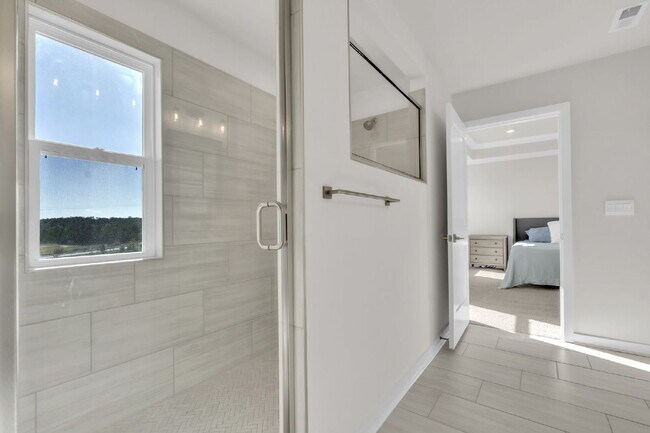 Building Photo - Elegant 5BR/4BA Home Minutes from the Swam...