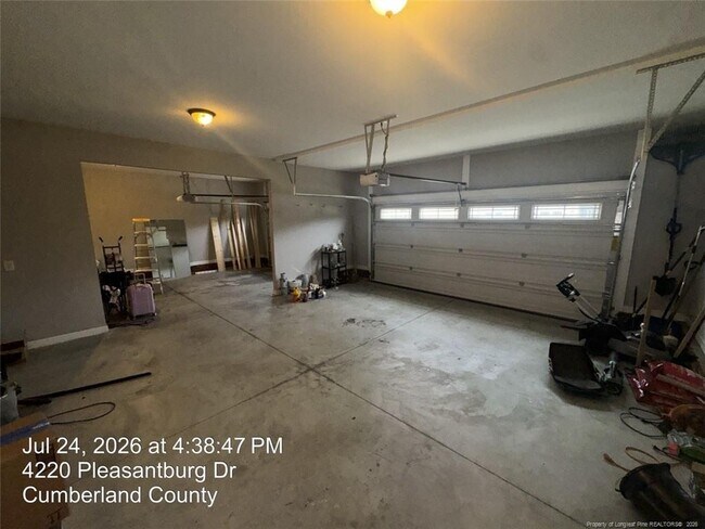 Building Photo - 4220 Pleasantburg Dr