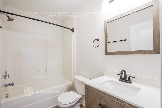 Building Photo - 2223 Dale View Dr