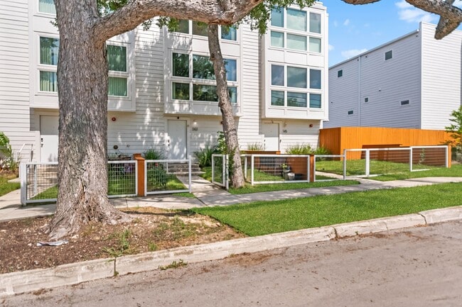 Primary Photo - 143 Catalpa Ave