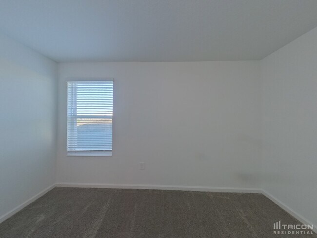 Building Photo - 9372 Revere Ave