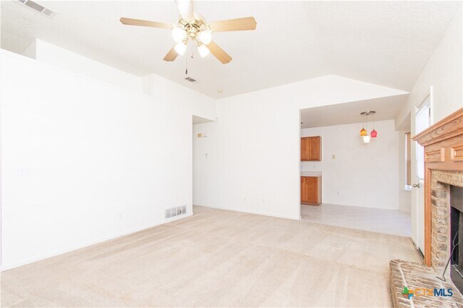 Building Photo - 2900 Southhill Dr