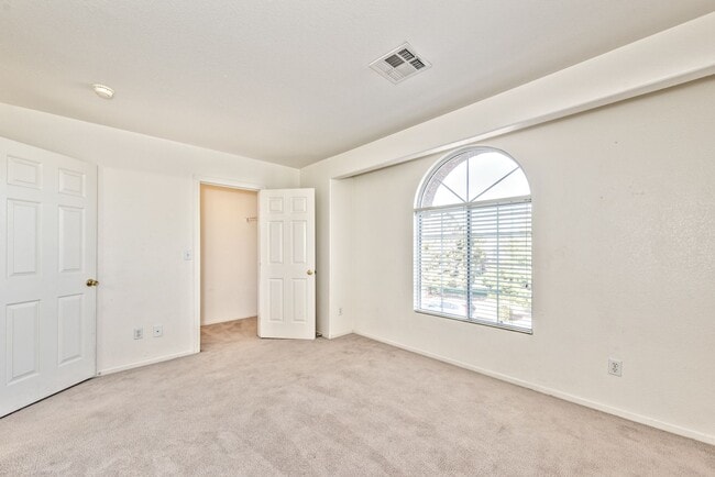Building Photo - 1637 Cave Spring Dr