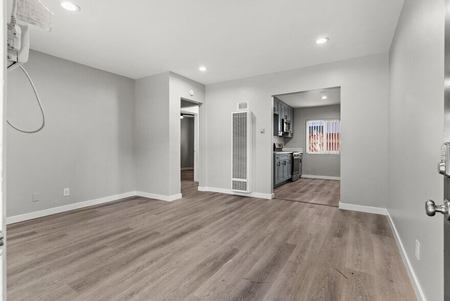 Primary Photo - 113 S Lillie Ave