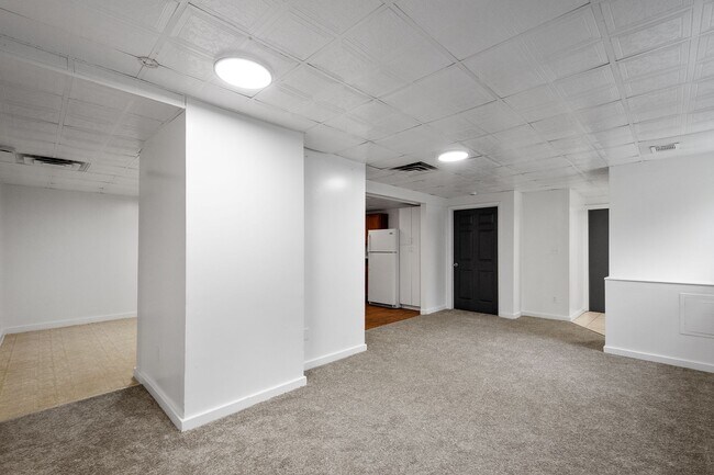 Building Photo - 230-228 Universal Rd