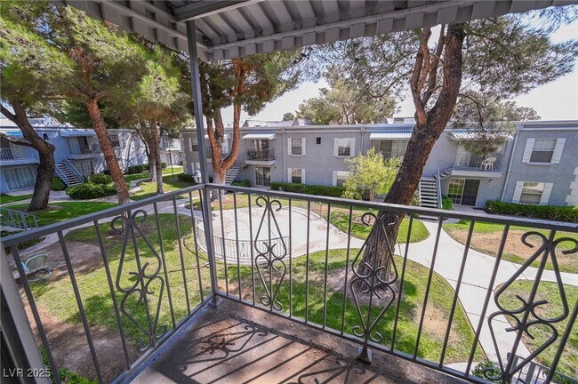 Building Photo - 3823 S Maryland Pkwy