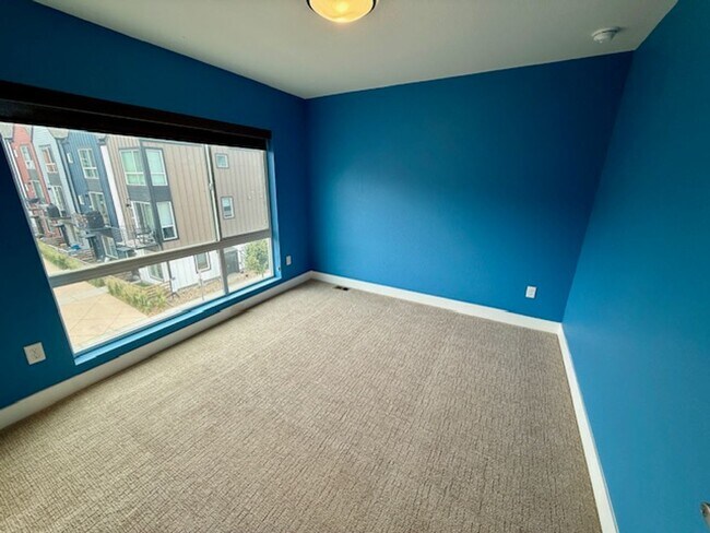 Building Photo - 5561 W 11th Pl