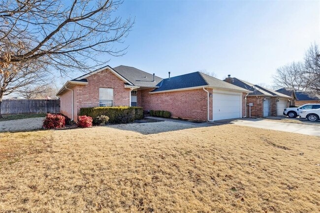 Building Photo - 824 Hunter Pl