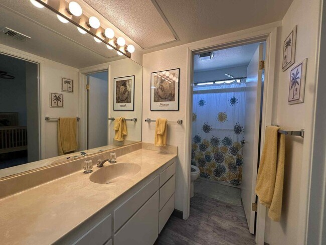 Building Photo - 35200 Cathedral Canyon Dr
