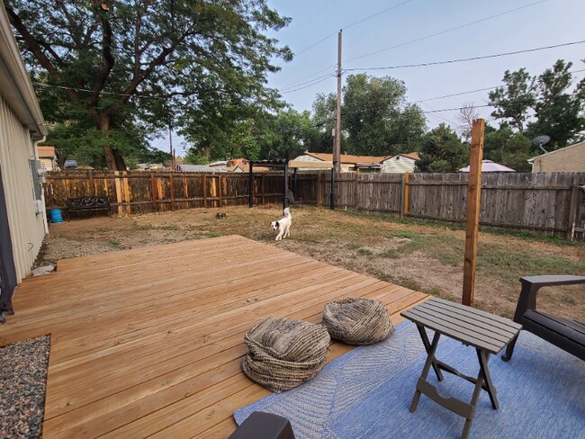 Building Photo - 305 Redwood Dr