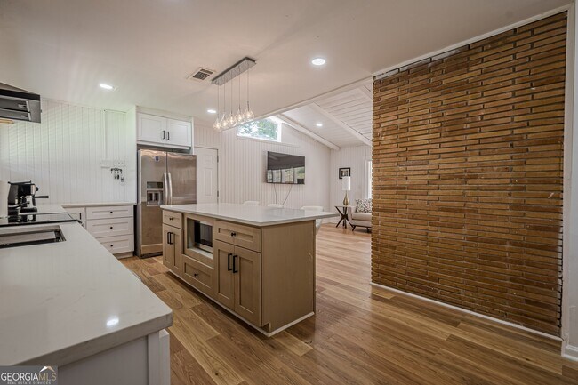 Building Photo - 2018 Bramblewood Dr NE