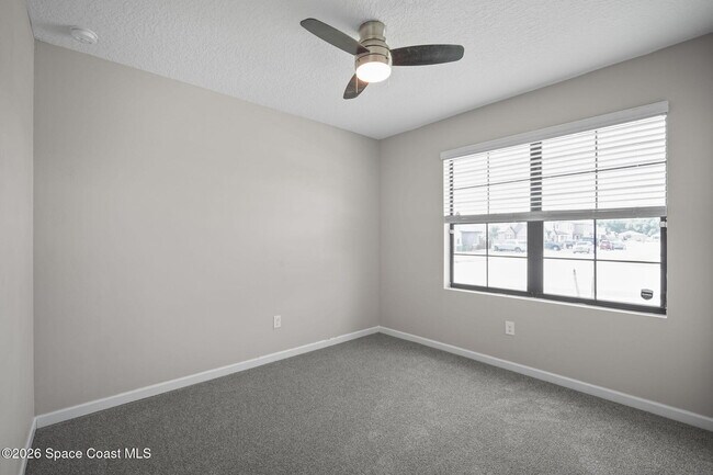Building Photo - 548 Coyote Dr
