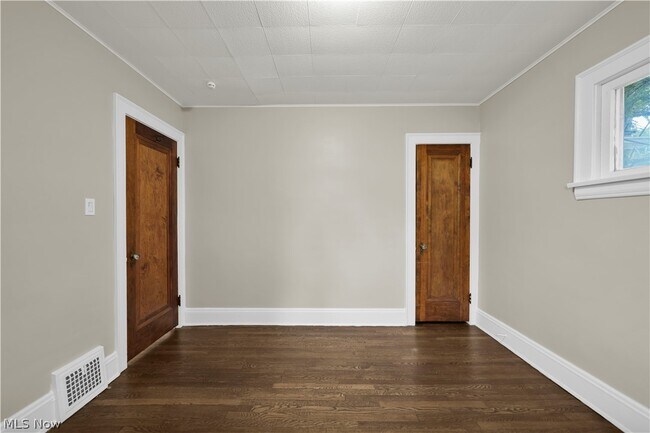 Building Photo - 11103 Lincoln Ave