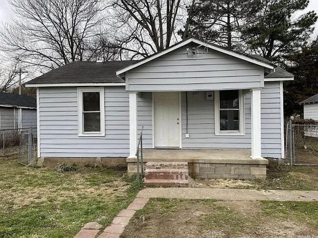 Primary Photo - 403 N Bridge St