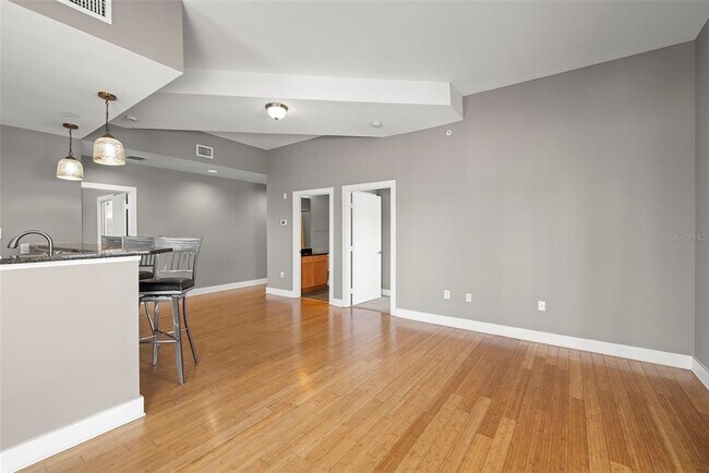 Building Photo - 1010 Central Ave N