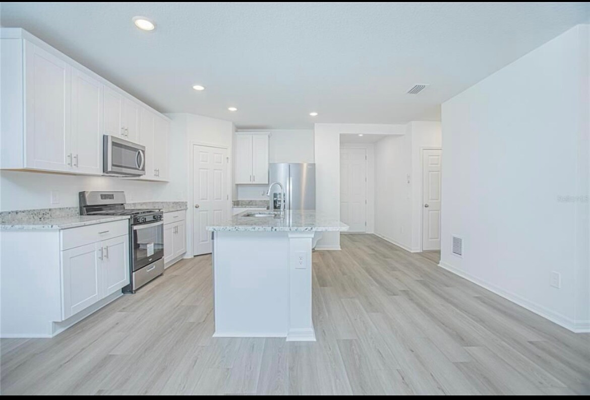 Building Photo - 2955 Sunstar Dr