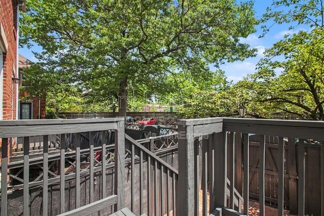 Building Photo - 449 Old Town Ct