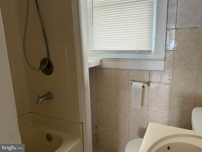 Building Photo - 132 Homecrest Ave