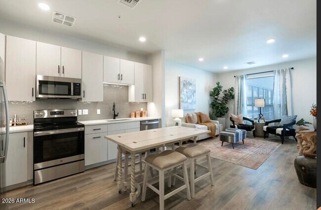 Building Photo - 9449 N 90th St