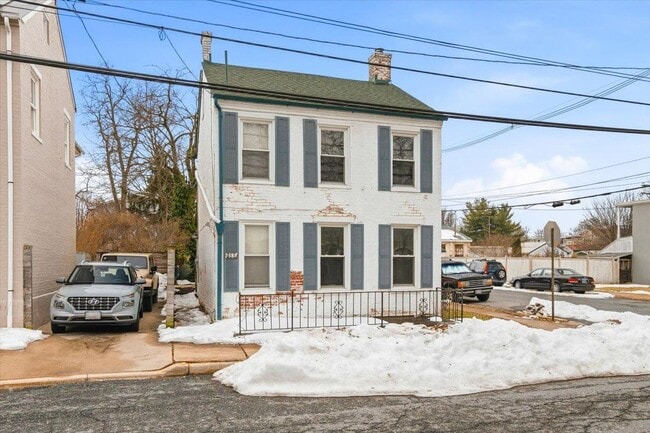 Building Photo - 100 E 8th St