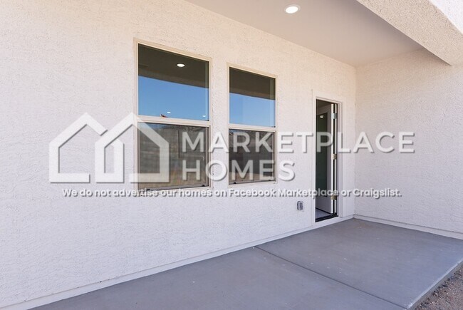 Building Photo - 4924 N 192nd Ln
