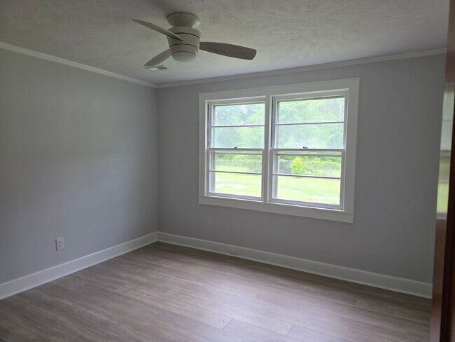 Building Photo - ROWESVILLE