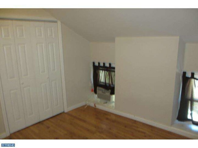 Building Photo - 373 Martin St