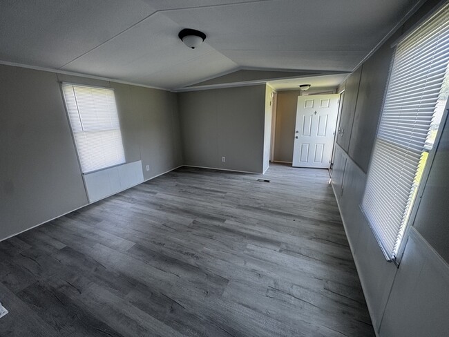 Building Photo - 417 Starlit Dr