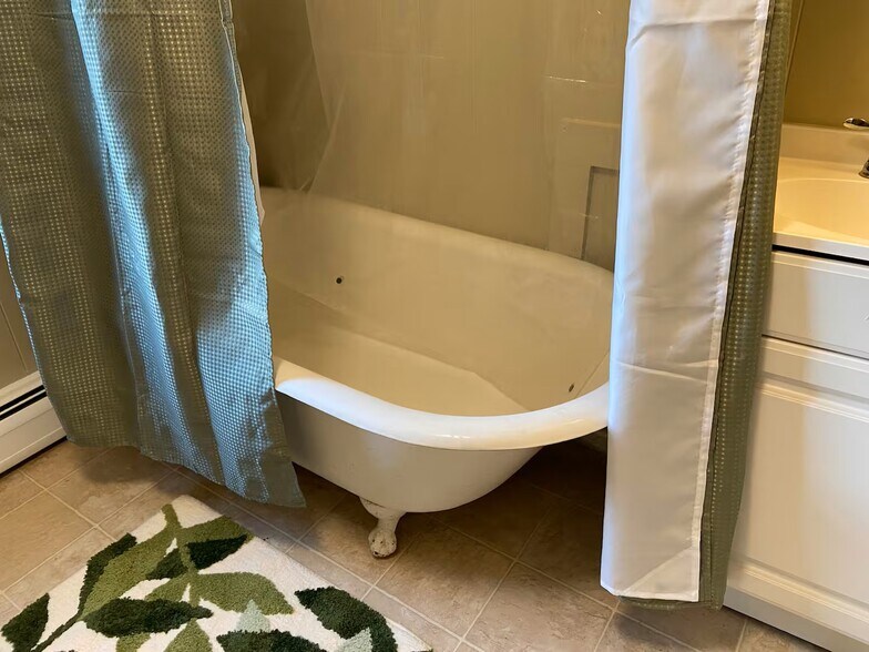 Building Photo - 36 Walnut St