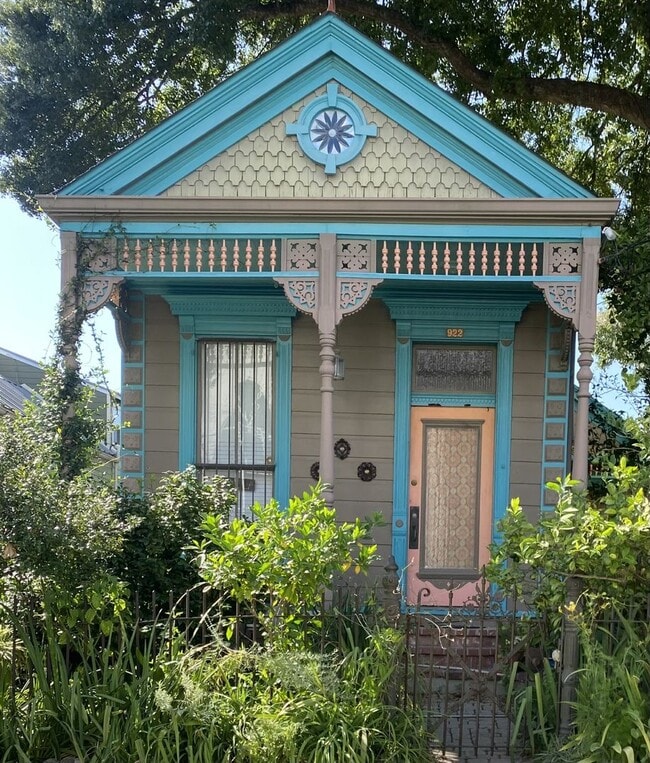 Building Photo - 922 Adams St