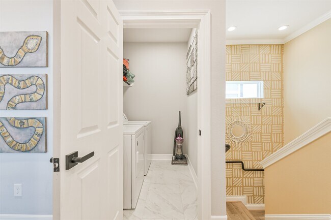 Building Photo - 1010 Melneeka Ln