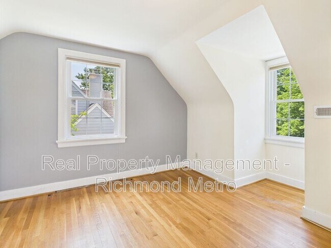 Building Photo - 1101 Normandy Dr