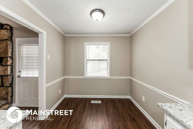 Building Photo - 813 7 Springs Dr