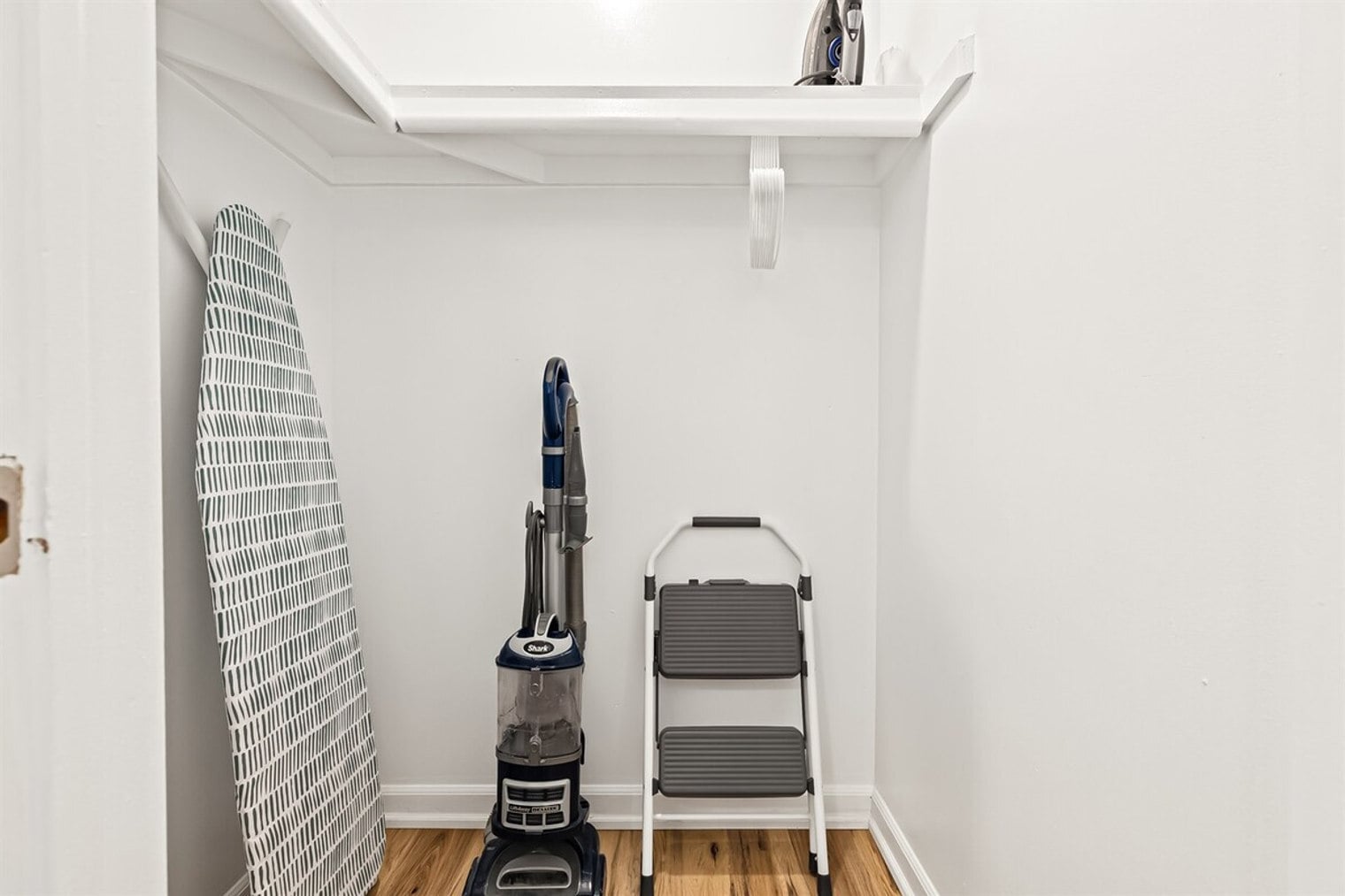 Building Photo - 18365 Sharon Ln