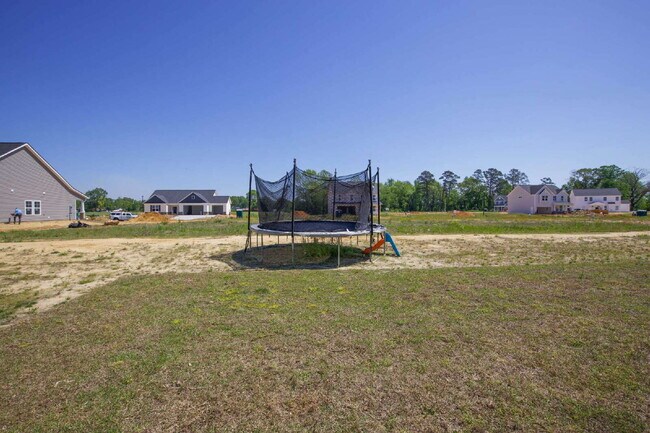 Building Photo - "Spacious 4-Bedroom Gem with 3 Full Baths - 2344 Sq Ft of Comfort on Stackhouse Drive!"