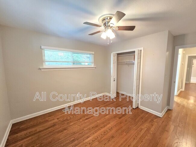 Building Photo - 3934 Kensington Dr