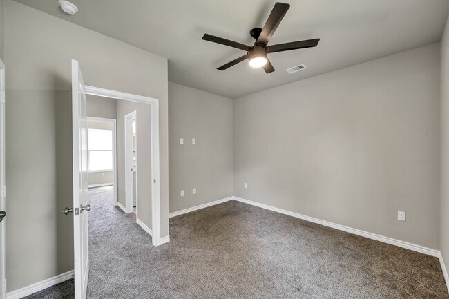 Building Photo - 11756 White Cedar St