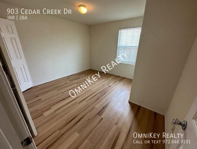 Building Photo - 903 Cedar Creek Dr