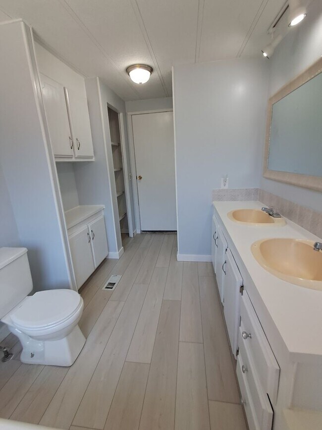 Building Photo - Seabeck 3 Bedroom Oasis Available for Rent...