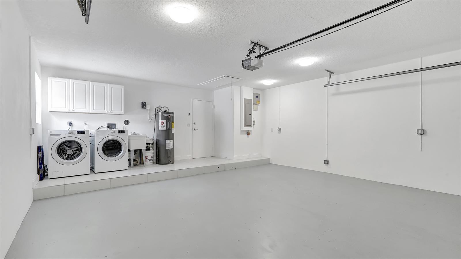 Building Photo - 1412 NE 53rd Ct