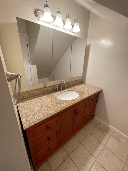 Vanity - 316 Chester St
