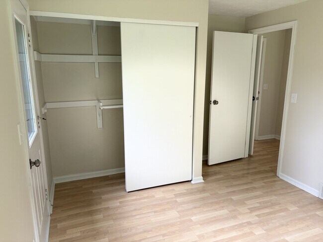 Building Photo - 27 Hillbridge Cir