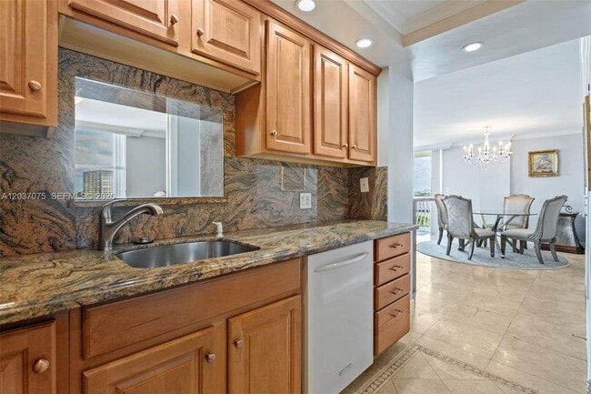 Building Photo - 1 Las Olas Cir