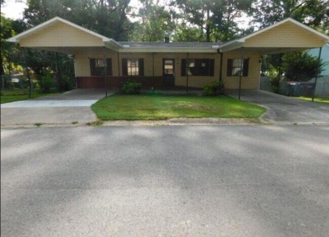 Building Photo - 821 Desota Pl