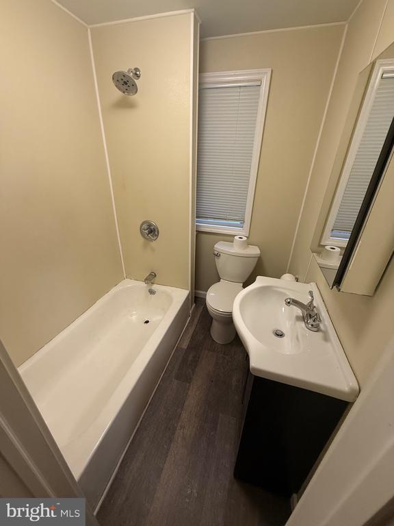 Building Photo - 7911 Park Ave