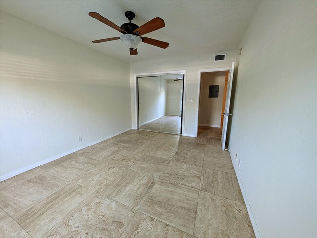 Building Photo - 1470 N Dixie Hwy