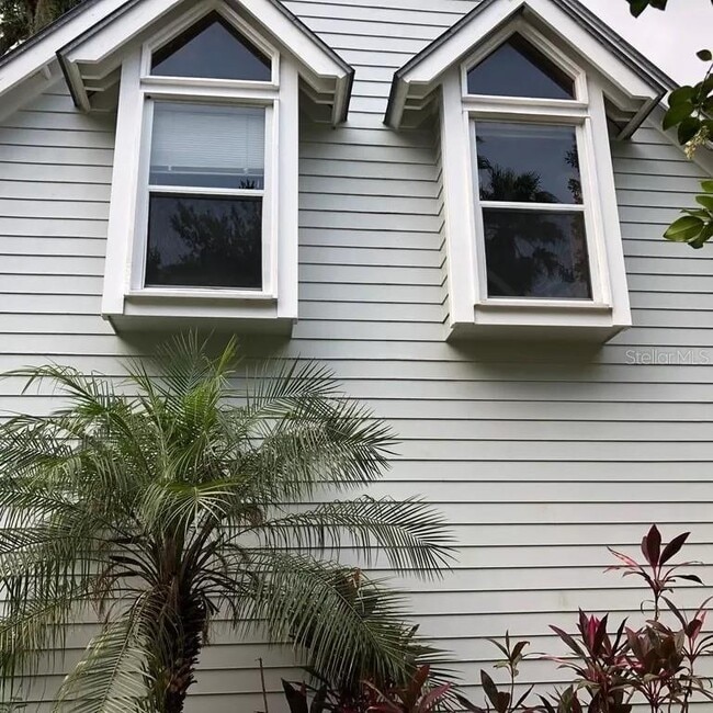 Building Photo - 758 N Westmoreland Dr
