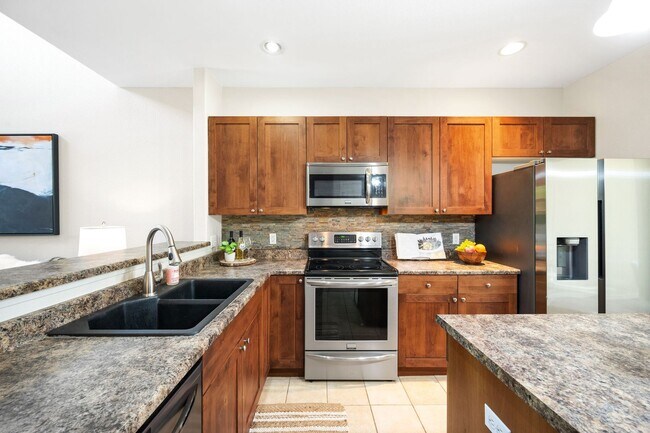 Building Photo - Spacious 3BR + Loft in the Palomino Park C...